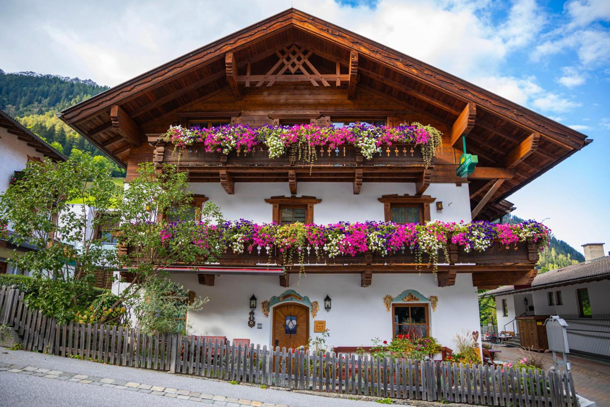 Sportpension Elisabeth Neustift im Stubaital Exterior photo